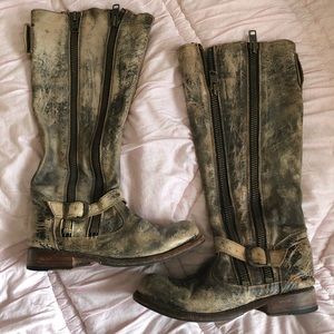 Bed stü distressed tall boot